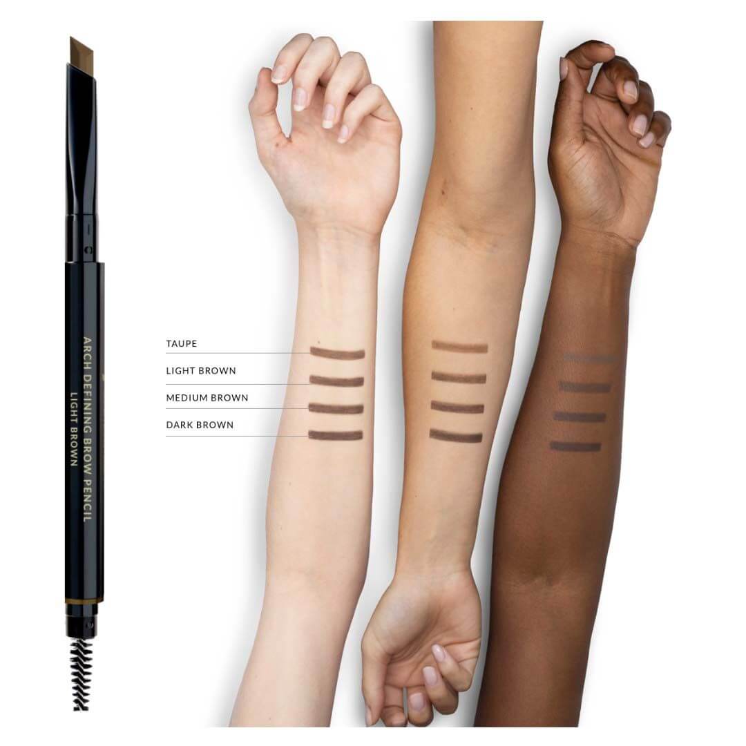 Augenbrauenstift aufgezeichnet uad drei Unterarme in unterschiedlichen Farbtönen