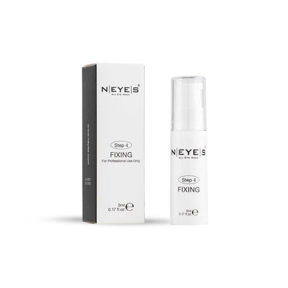 Vorderseite der Lash- und Brow-Lifting Fixing-Lotion (Schritt 4) in einer weißen Flasche mit elegantem Branding für die Wimpern- und Augenbrauenfixierung.