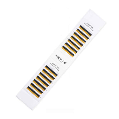 Ellipse Flat Lashes Leichte Wimpern von NEYES geöffnete Verpackung mit Blick auf die 14 Streifen Wimpern die einfach entnommen werden können